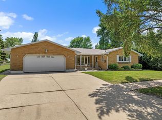 630 10th Ave SE, Minot, ND 58701