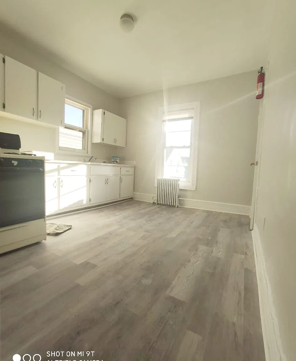 5 bed, $2,700 — Photo 2