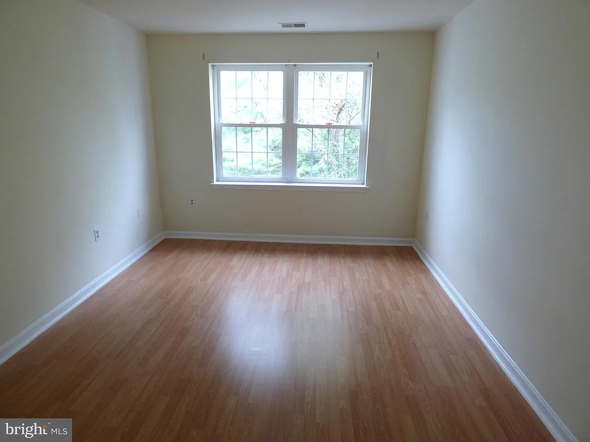 Building Photo - 8205 Whispering Oaks Way #303