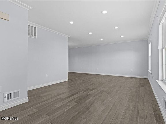 4th image of 999 Columbus Drive