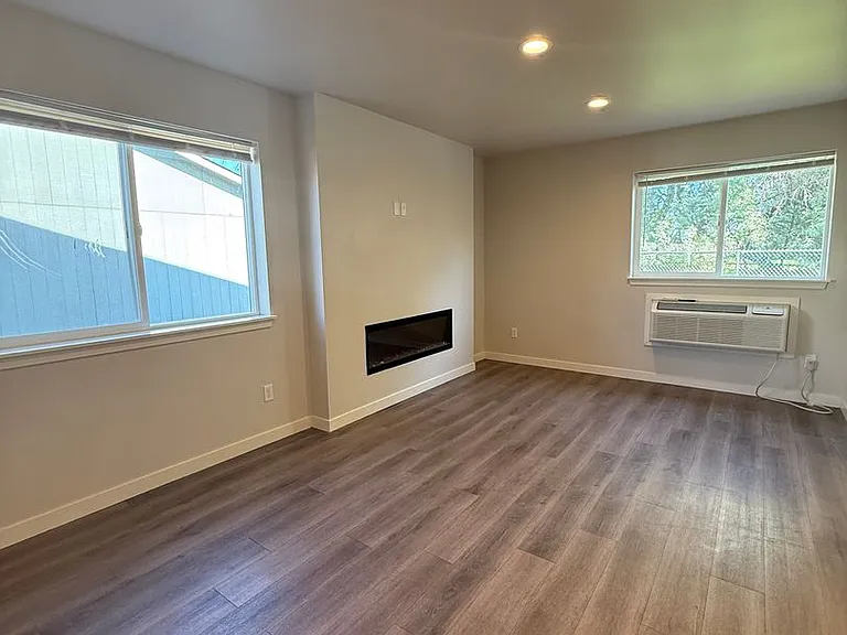 47 Samantha Ct — Photo 6