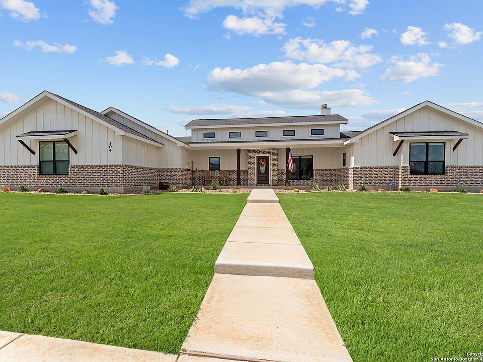 1st image of 104 Chinaberry Hill