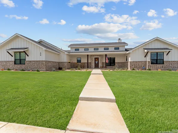 104 Chinaberry Hill, La Vernia, TX 78121