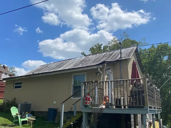 216 9th St NW, Coeburn, VA 24230