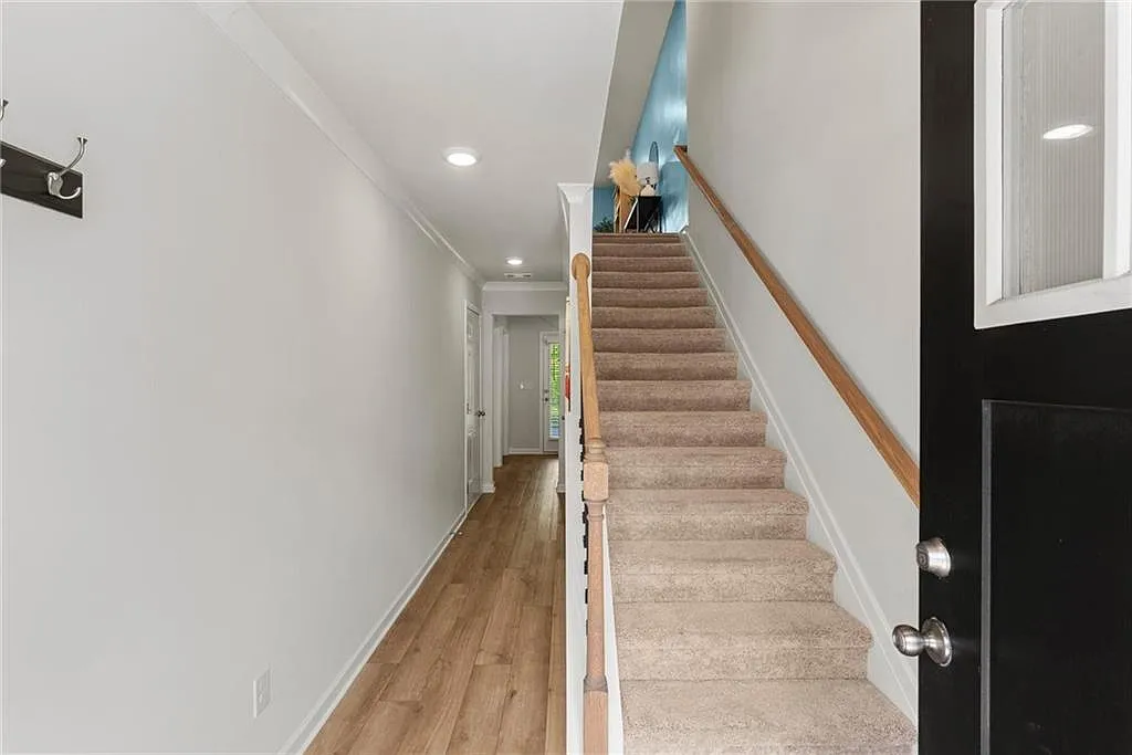 4 bed, 5.0 bath, 1941 sqft, $2,800 — Photo 4