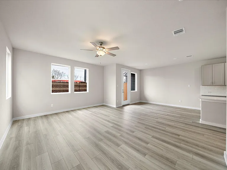 9912 Storehouse Dr — Photo 4
