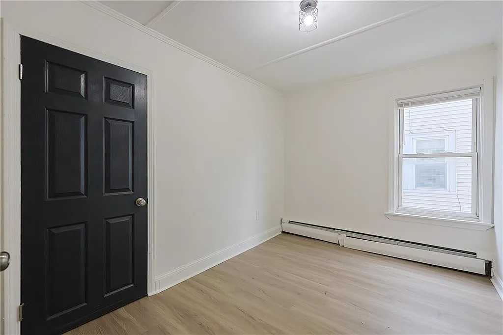 Building Photo - 20 Barnes St #2