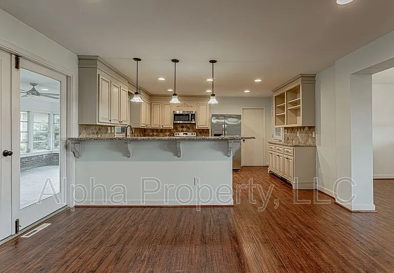 109 Roberts Cir — Photo 7