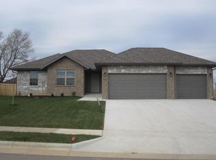 1929 E Parrin Ave, Ozark, MO 65721