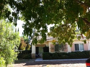 868 W Kendall St, Corona, CA 92882