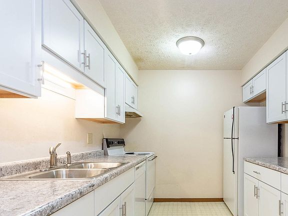 5th image of 3230L E John Hinkle Pl