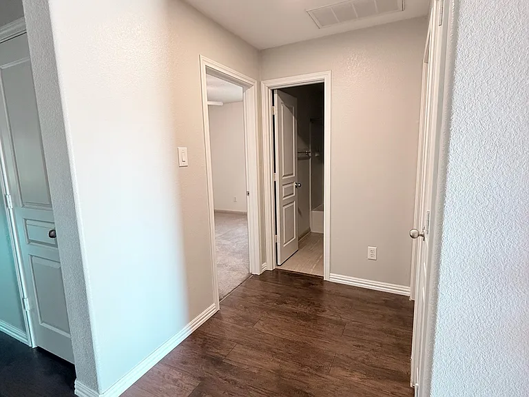 2345 Aurora Dr — Photo 3