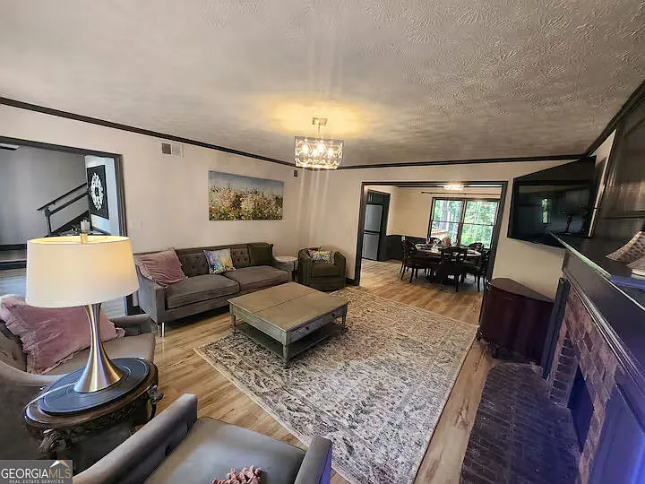 101 Everhill — Photo 6