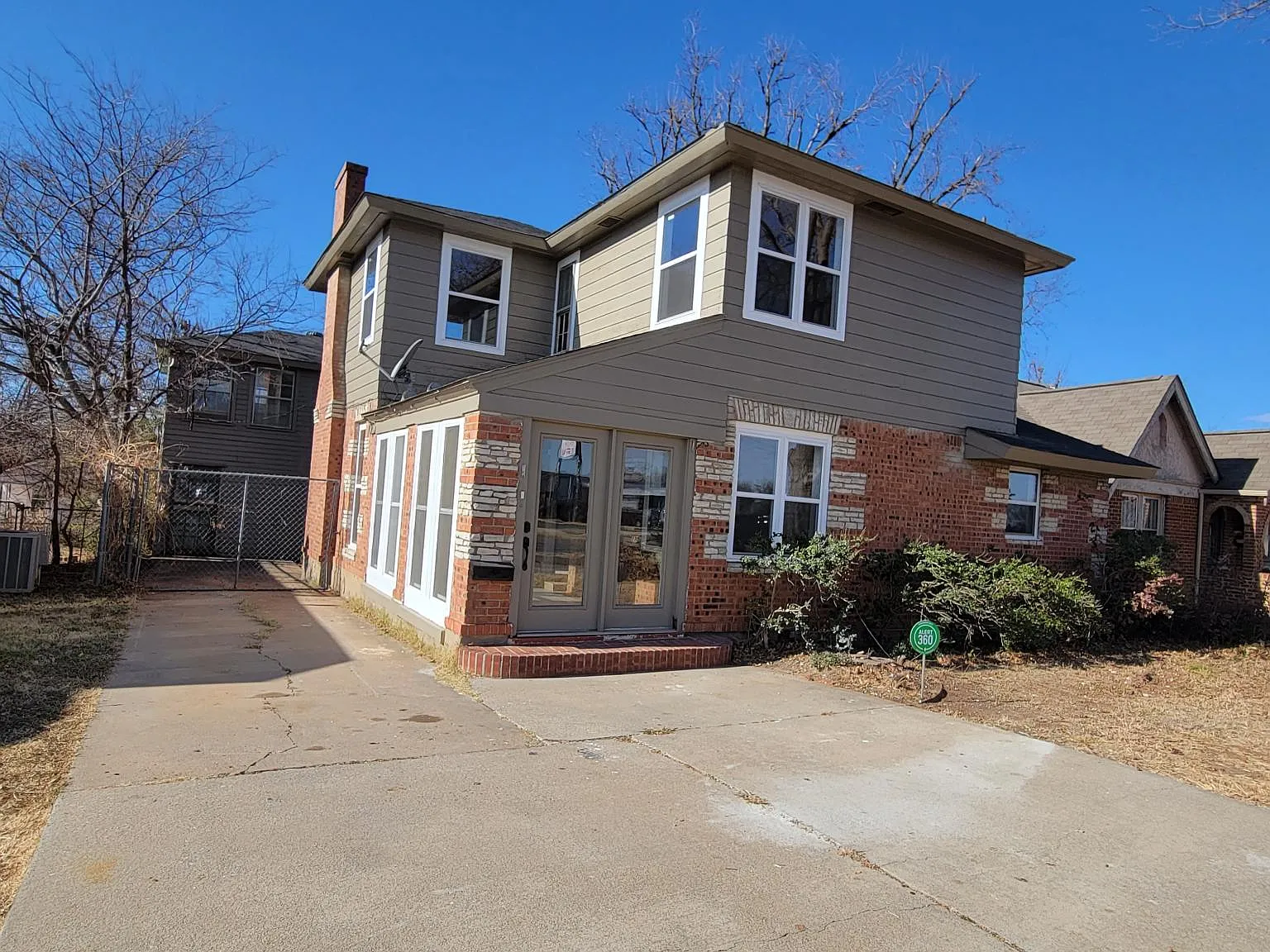 2 bed, 1.5 bath, 1318 sqft, $1,250 — Photo 2