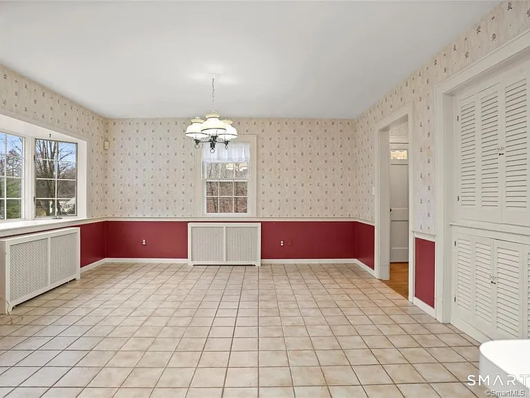501 Lambert Rd — Photo 6