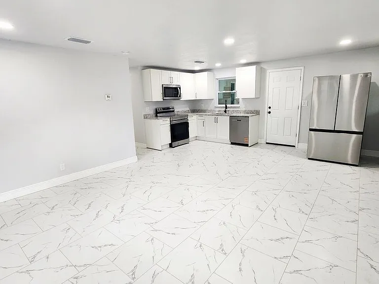 128 Kingston Ave — Photo 12