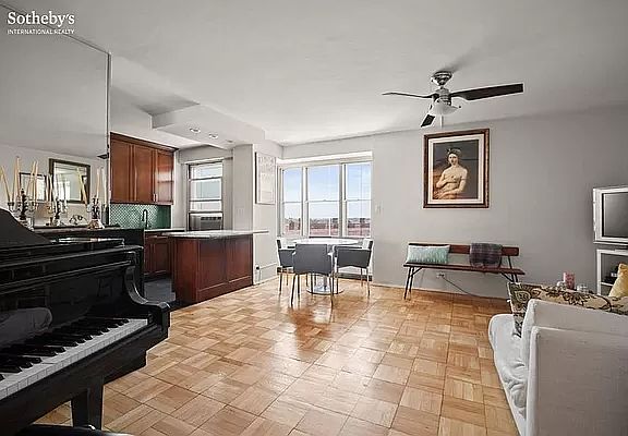 2nd image of 568 Grand St APT J1402