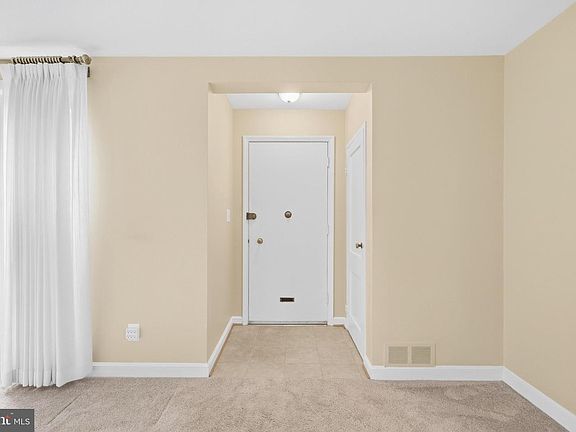 3rd image of 9504 Saginaw St