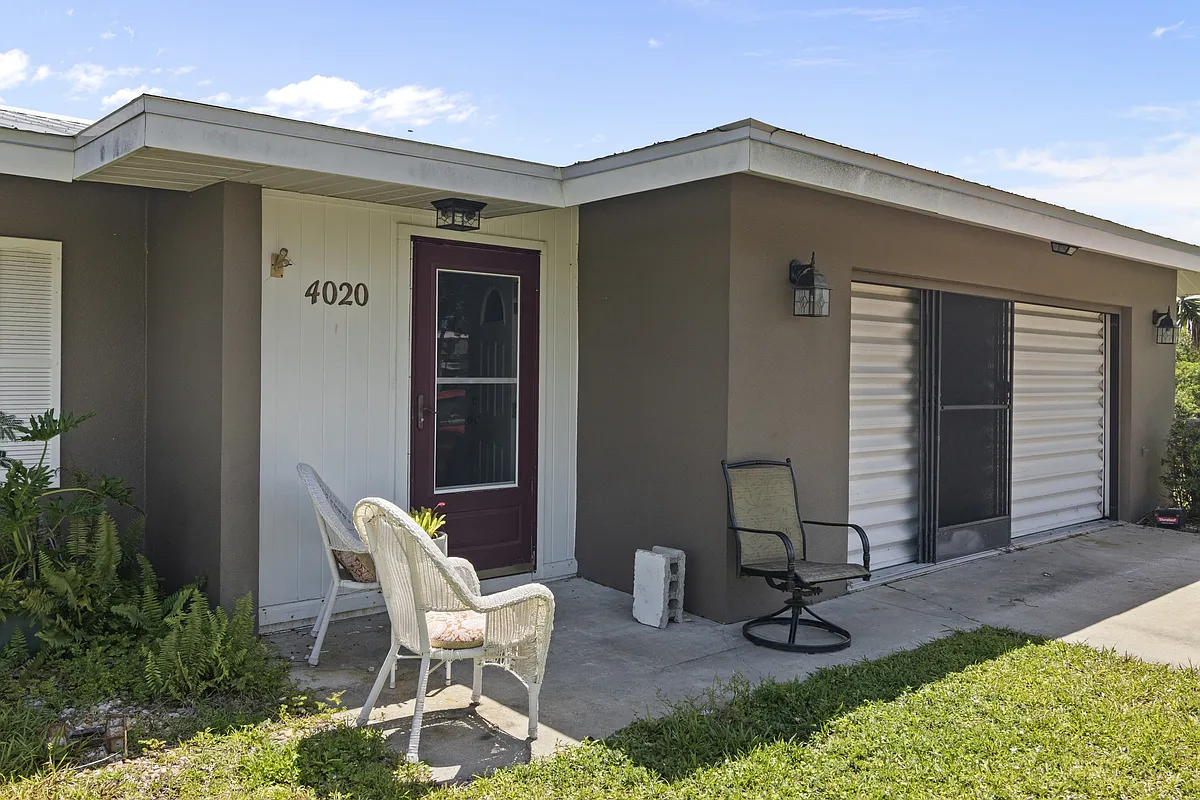 Building Photo - 4020 Palm Dr