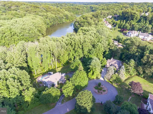 25 Langton Ln, Newtown Square, PA 19073