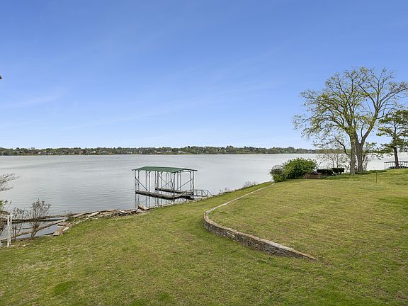 5th image of 3211 Lakeshore Dr