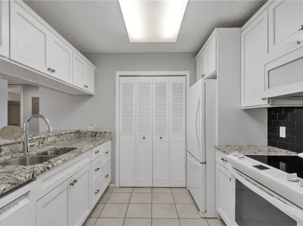 38 Plantation Dr APT 203, Vero Beach, FL 32966