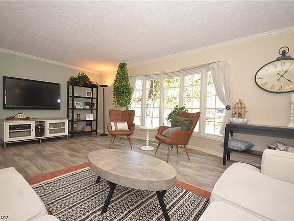 3rd image of 655 Fairwood Dr