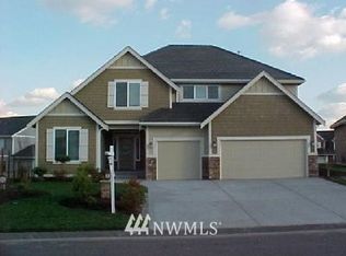 7 Mount Rainier Loop E, Bonney Lake, WA 98390