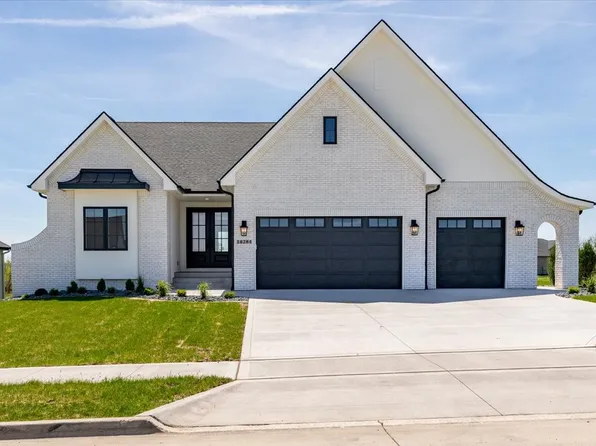 18284 Baxter Pl, Clive, IA 50325
