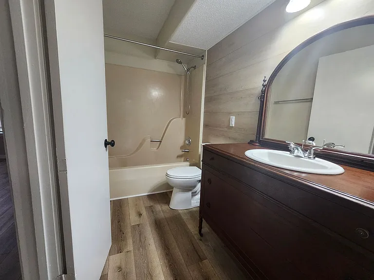 2750 W D St — Photo 8