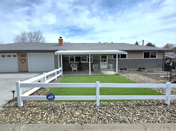 2908 Richey Rd, Yakima, WA 98902