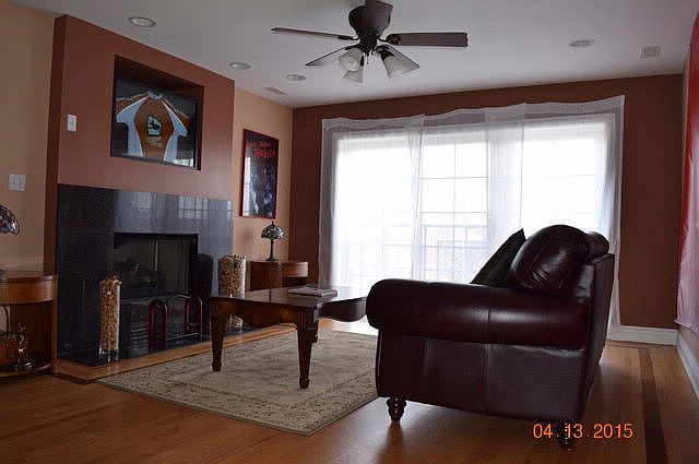 2nd image of 5658 W 63rd St APT 3E