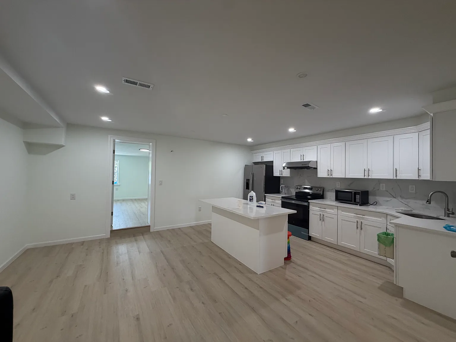 3 bed, $2,100 — Photo 2