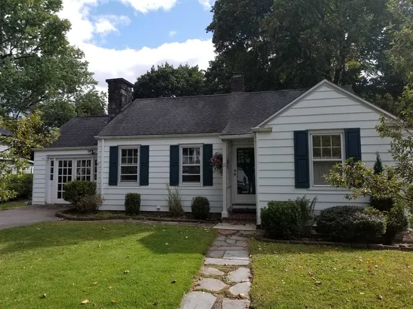 12 Chestnut St, Rhinebeck, NY 12572