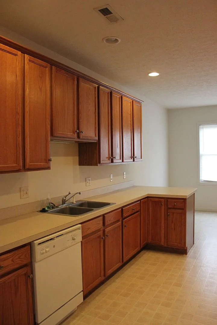 Townhouse for Rent in Taylor Springs — Photo 2