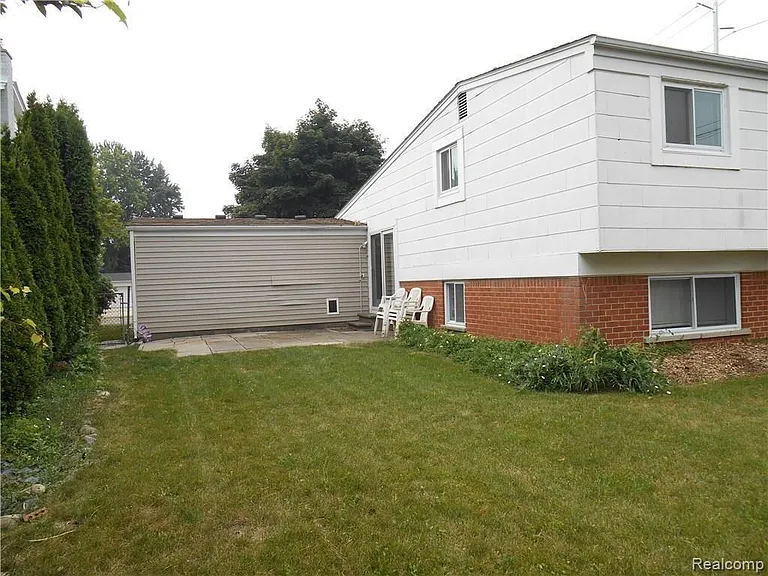 1440 W Elmwood Ave — Photo 25