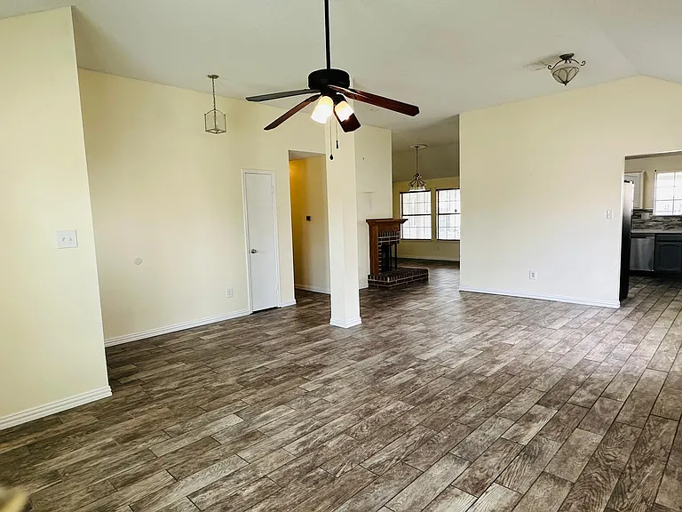 4144 Clary Dr — Photo 8