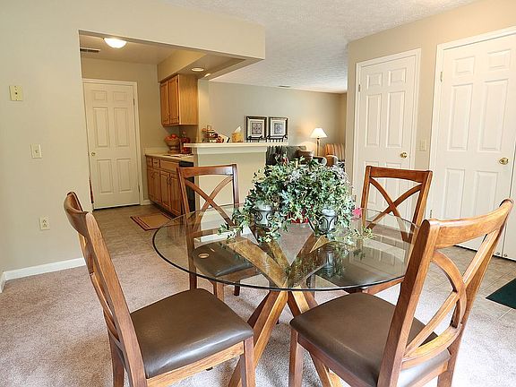 3rd image of 141 Courtney Dr