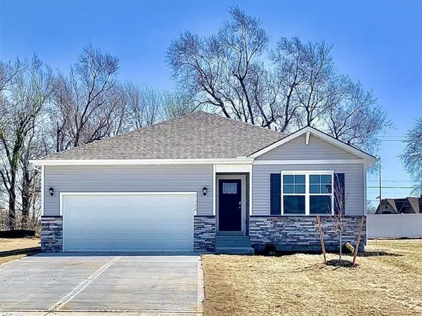 21720 S Madison St, Spring Hill, KS 66083