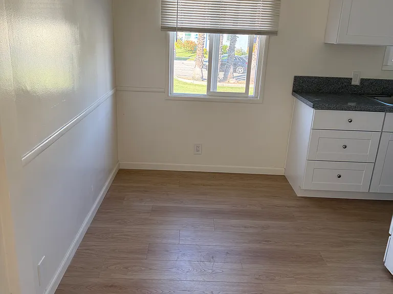 811 S Glenoaks Blvd #M — Photo 5