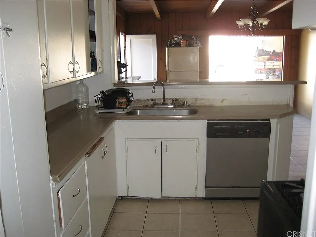 4 bed, 1996 sqft, $4,995 — Photo 4