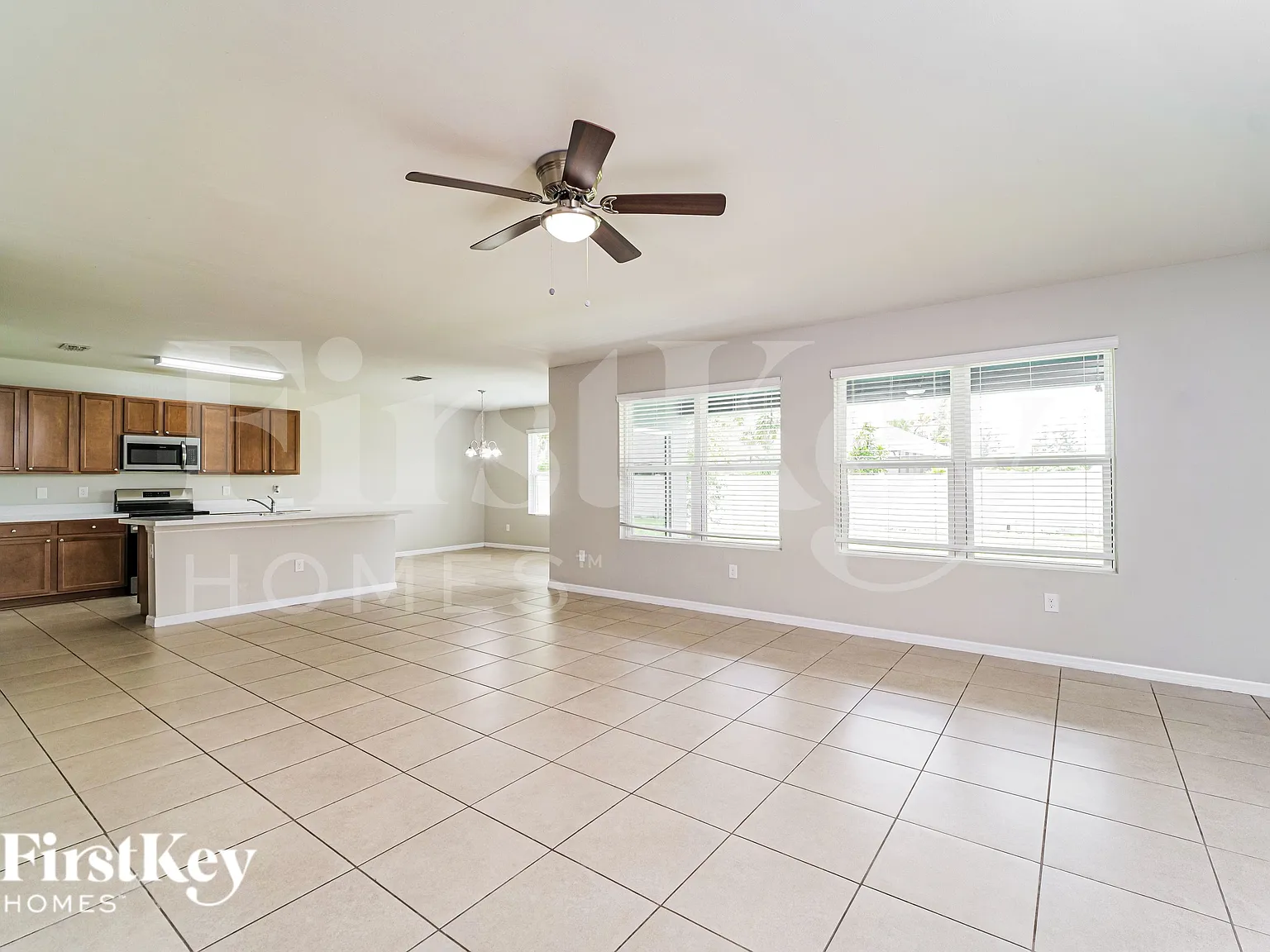 4 bed, 2.0 bath, 2319 sqft, $1,975 — Photo 3