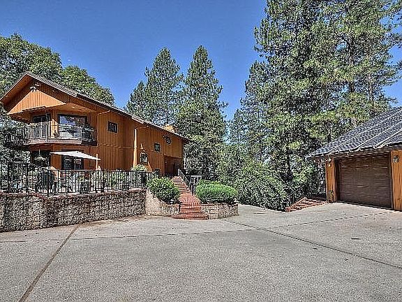5th image of 11165 Kelly Ct