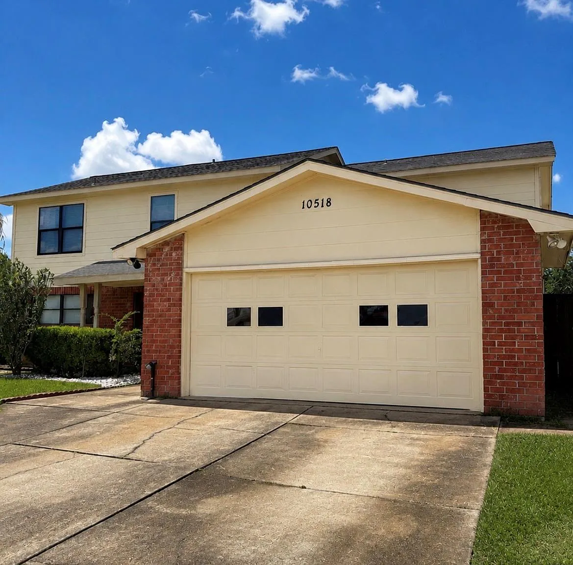 4 bed, 2.5 bath, 2417 sqft, $2,200 — Photo 2