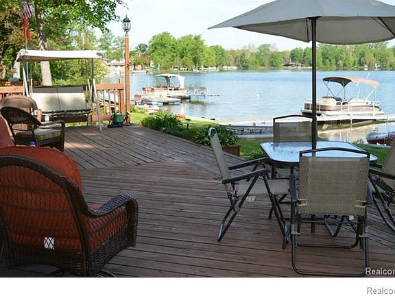 Entertainer's dream deck