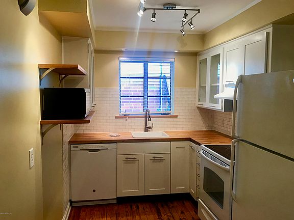 3rd image of 2824 Forbes St
