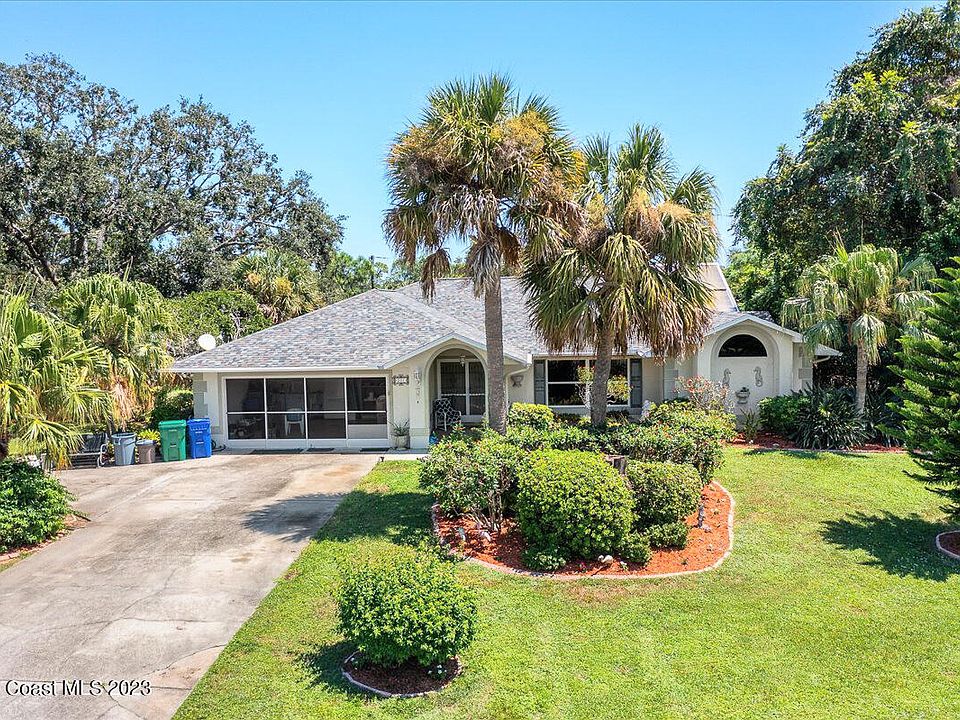 1st image of 201 Poinciana St