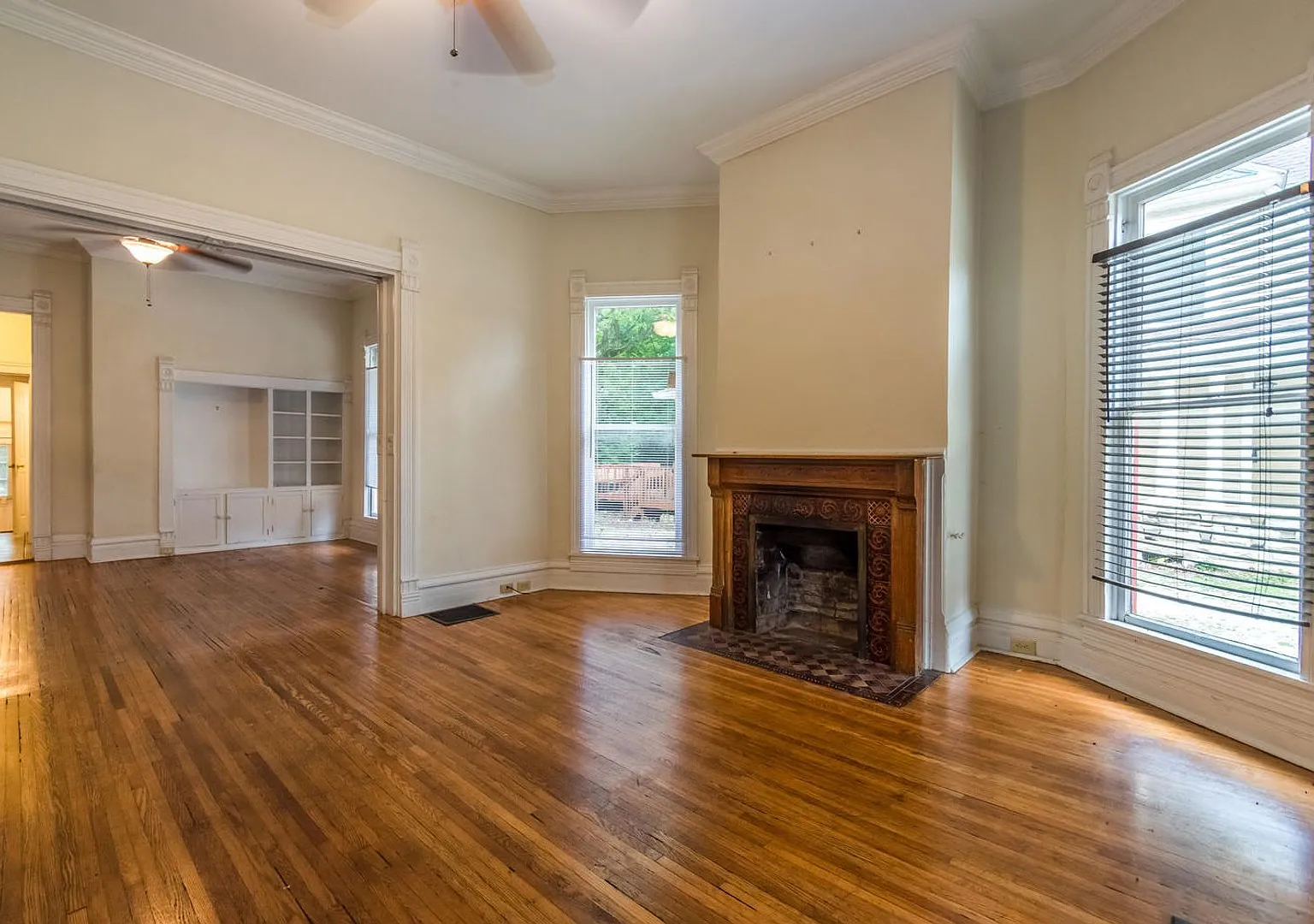 434 E 2nd St - 5Bed/3Bath - New Remodeled! — Photo 4
