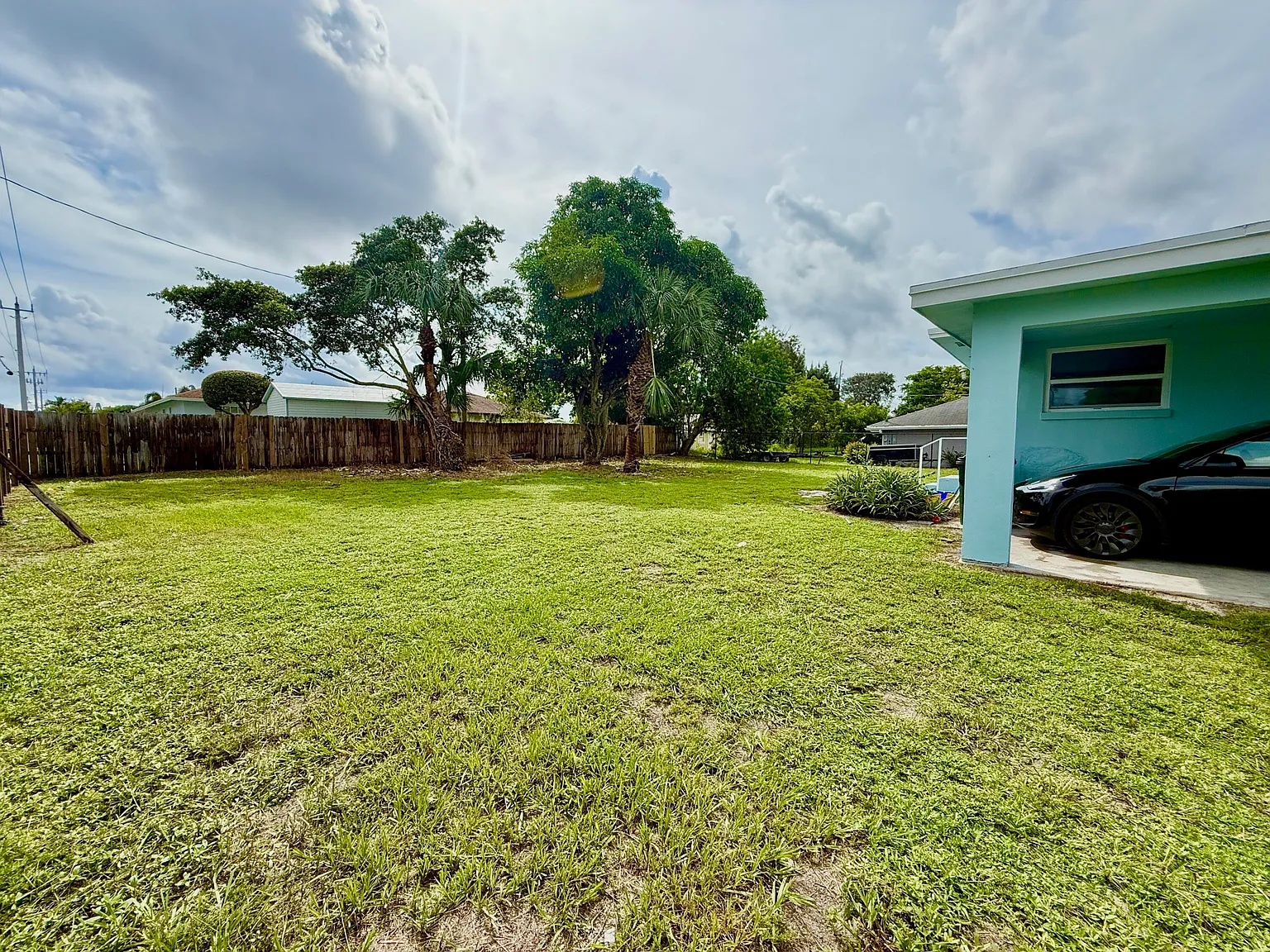 4 bed, 2.0 bath, 1571 sqft, $3,400 — Photo 2