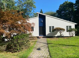 402 Longview Ct, Northvale, NJ 07647